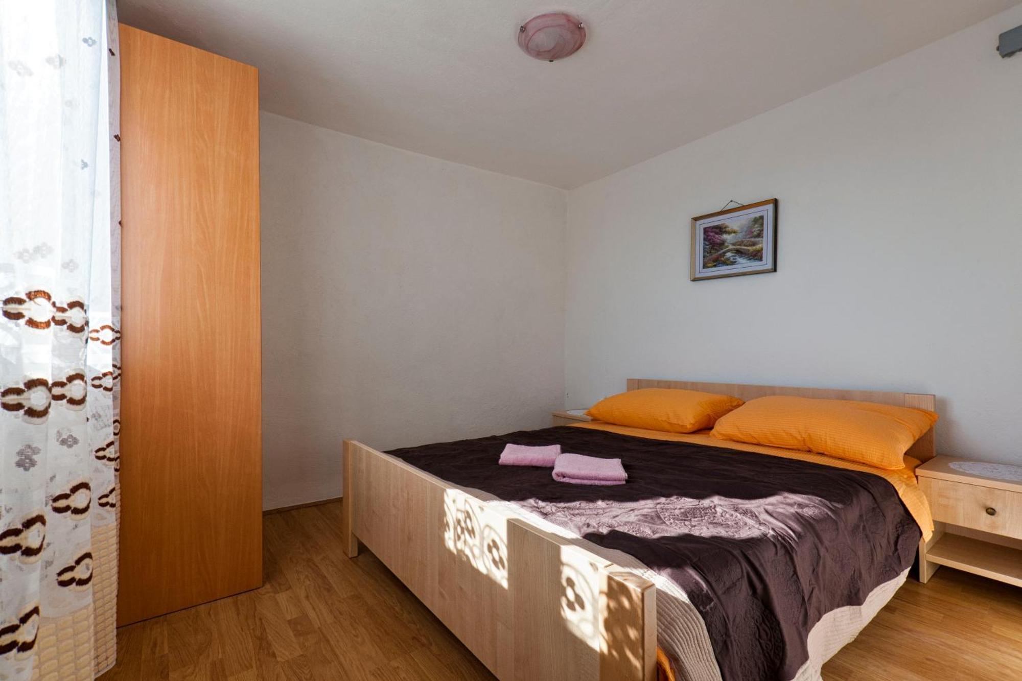 Apartments Jerkovic Stari Grad  Quarto foto